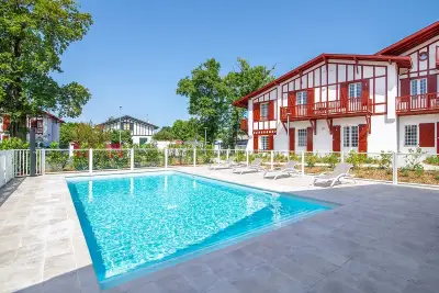 Piscine chauffée de la résidence